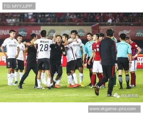 世界杯激战巴萨与阿森纳0比0乌龙球引发全场争议判罚风波