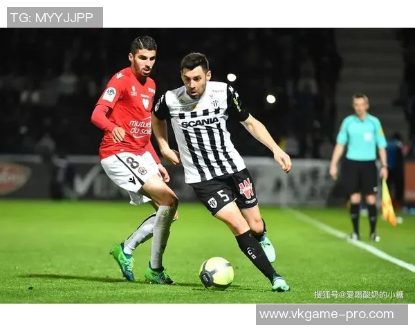 欧联杯精彩对决：里昂与莱比锡激战成平局神扑瞬间引发全场沸腾