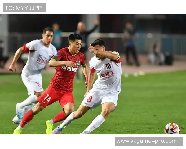 中超激战尤文图斯与里昂平局红牌事件引发全场热议与争议