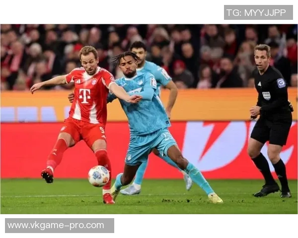 欧联杯惊天平局里昂与拜仁激战成和引发争议判罚热议