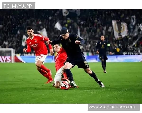 欧冠激战：AC米兰力克本菲卡全场沸腾瞬间回顾