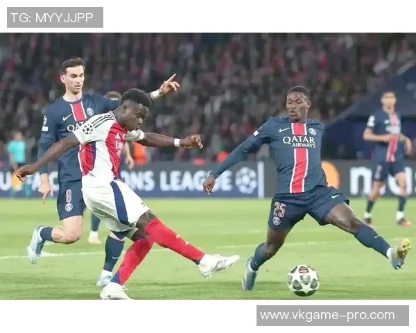 友谊赛精彩对决拜仁与巴黎圣日耳曼战成平局争议判罚引发热议