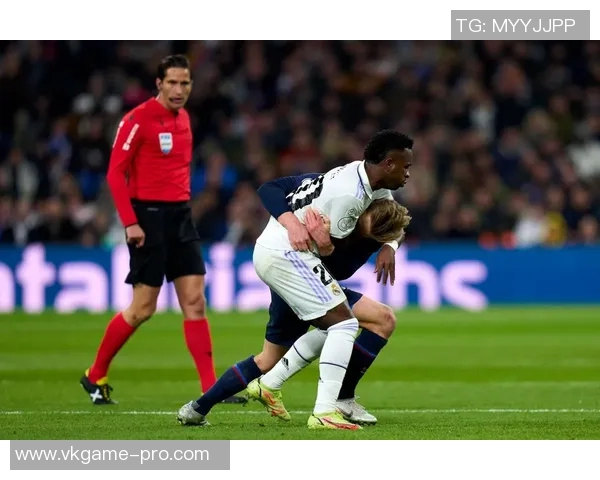 国王杯精彩对决波尔图与那不勒斯战成平局神扑瞬间引发全场狂欢